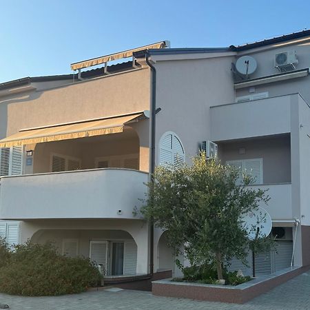 Apartment Pirun Baska  Luaran gambar