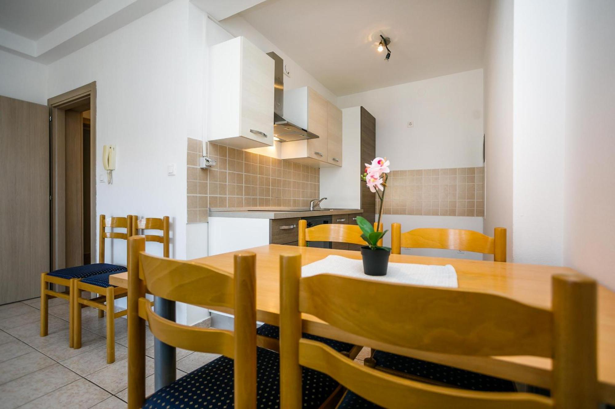 Apartment Pirun Baska  Luaran gambar