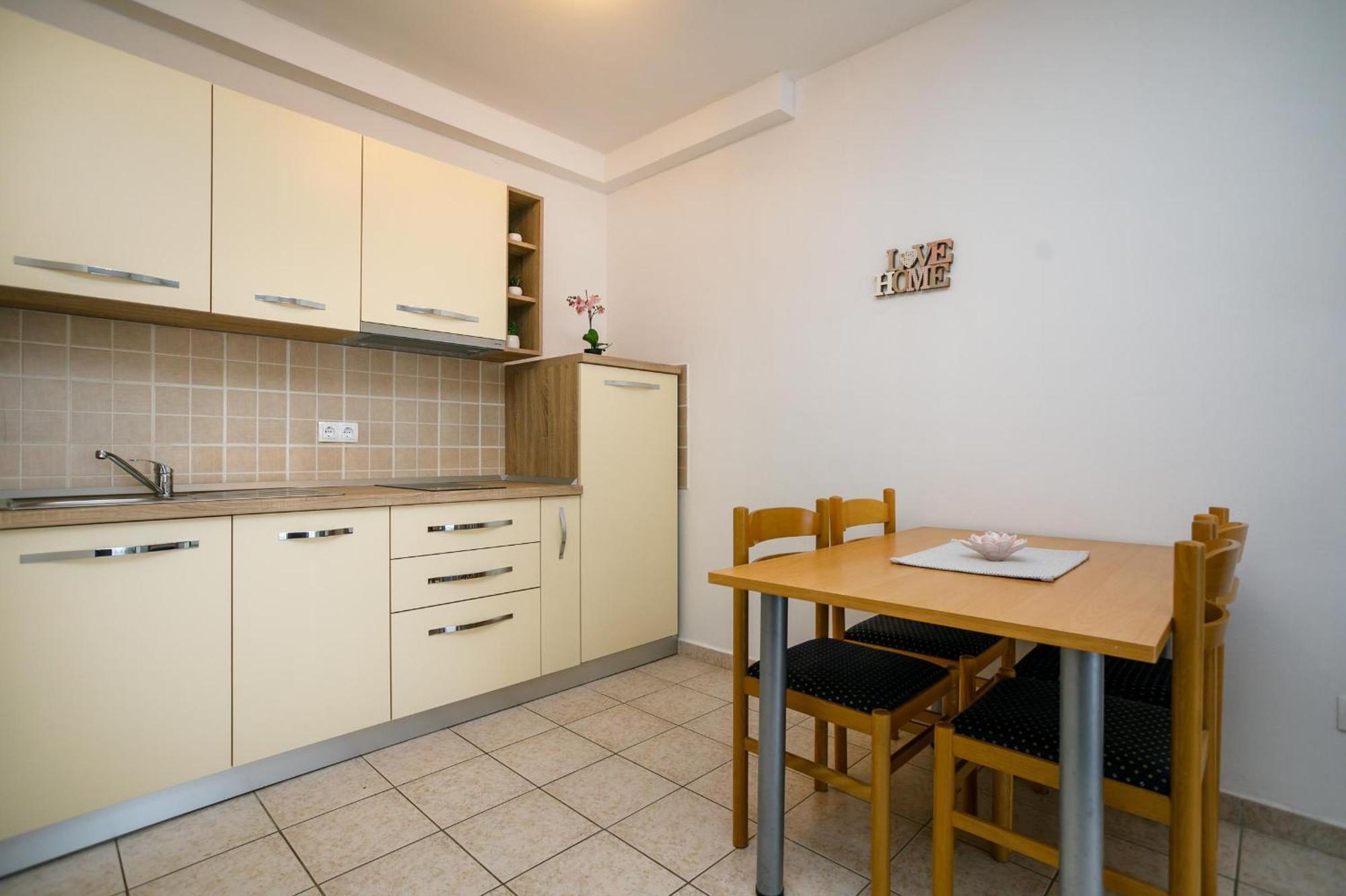Apartment Pirun Baska  Luaran gambar