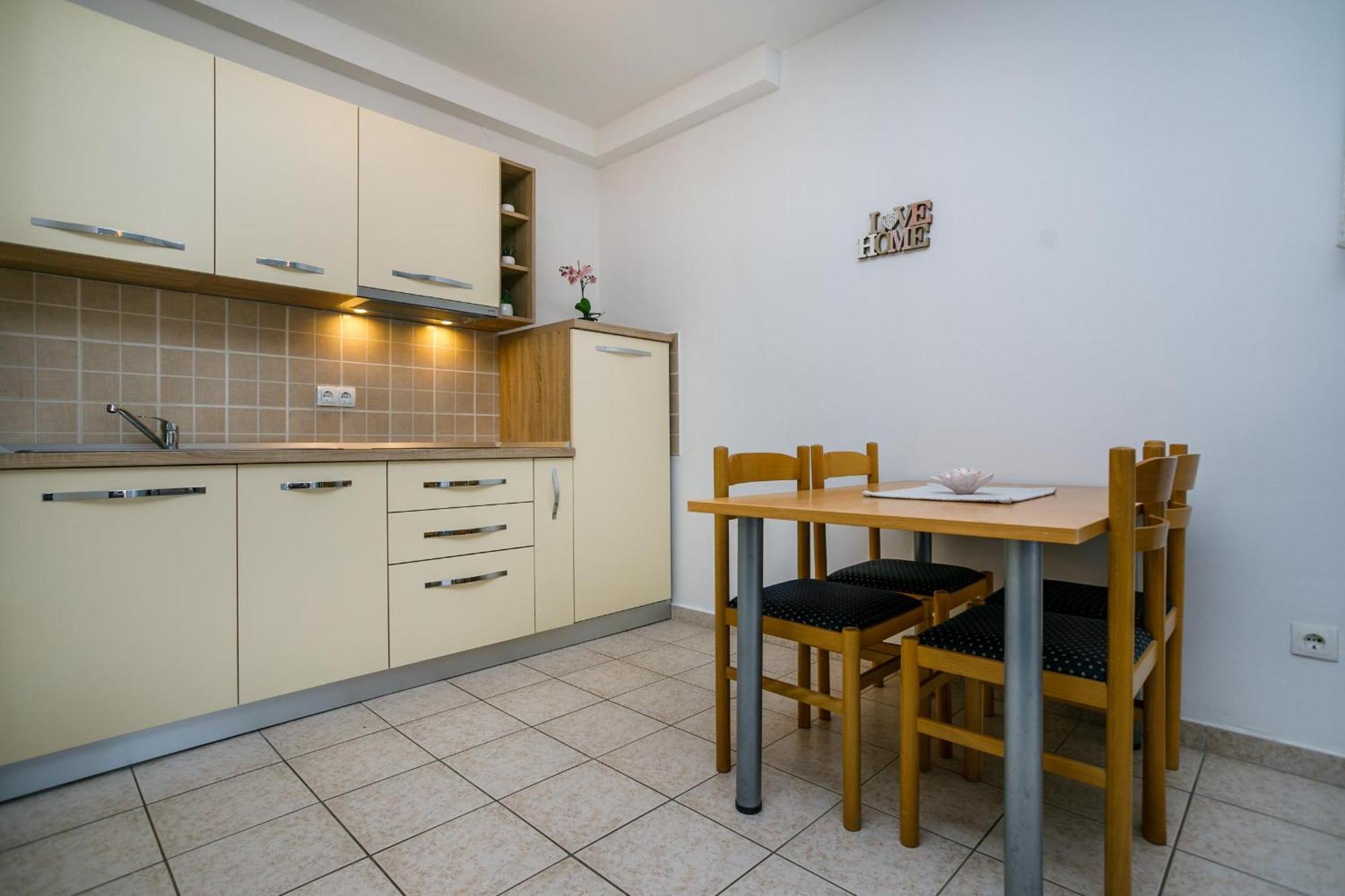 Apartment Pirun Baska  Luaran gambar