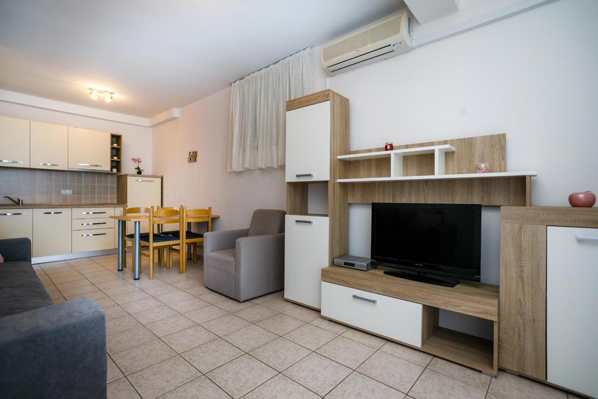Apartment Pirun Baska  Luaran gambar