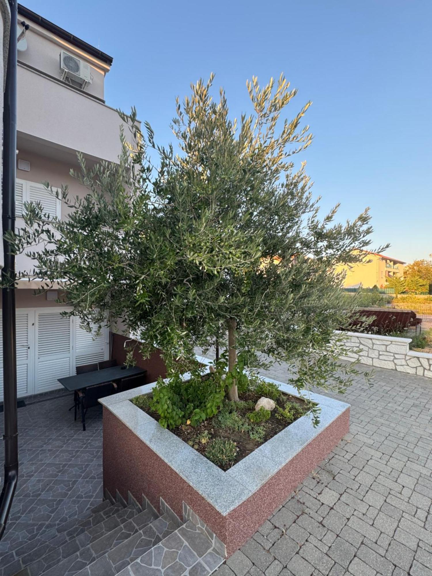 Apartment Pirun Baska  Luaran gambar