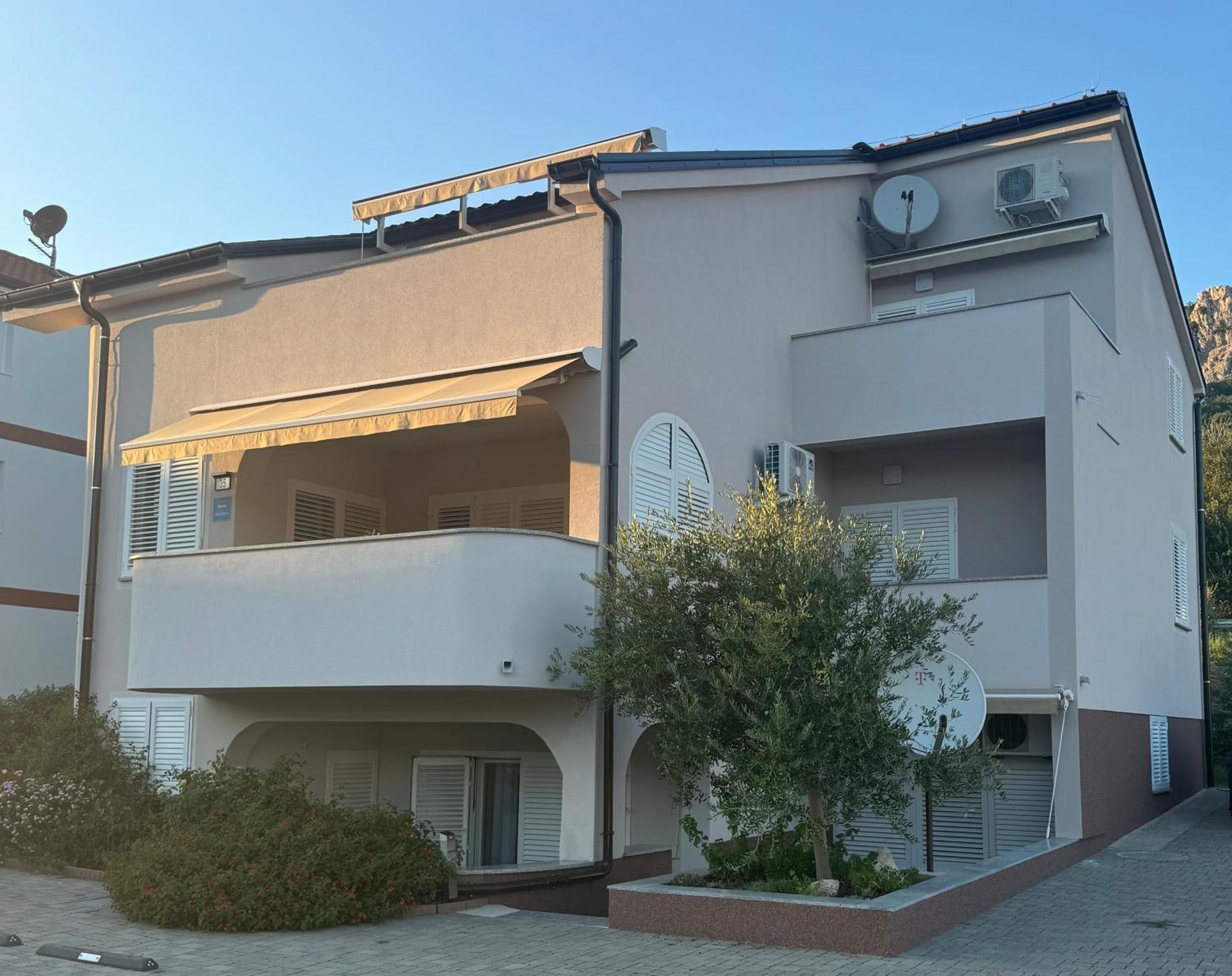 Apartment Pirun Baska  Luaran gambar